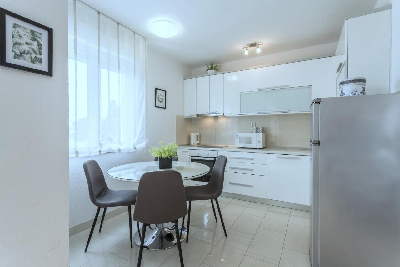 Iris Beach Apartments Kaštela エクステリア 写真