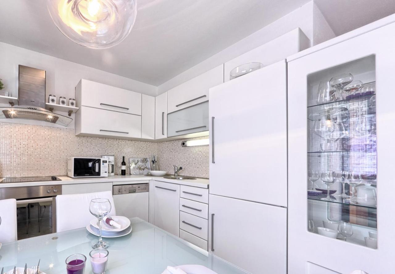 Iris Beach Apartments Kaštela エクステリア 写真