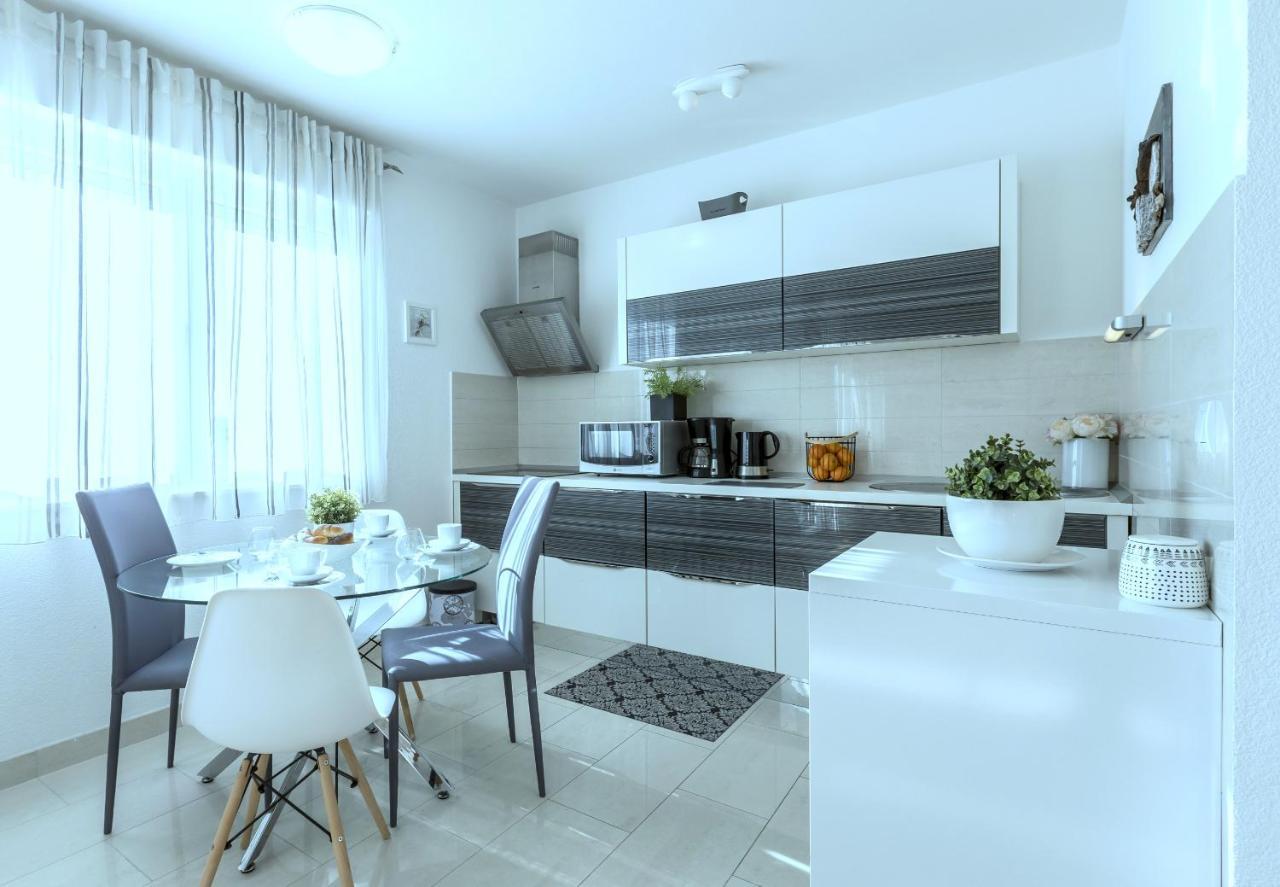 Iris Beach Apartments Kaštela エクステリア 写真